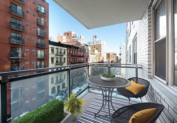3rd image of 400 E 77th St APT 5L