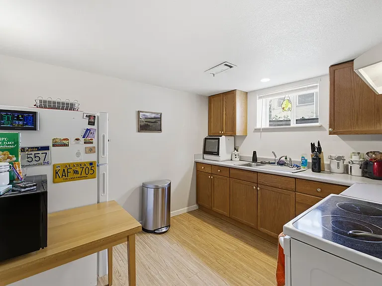 216 N Sherwood St — Photo 4