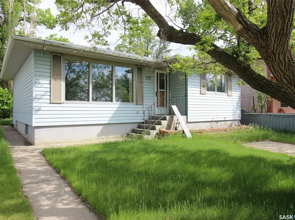 175 6th Avenue W, Shaunavon, SK S0N 2M0