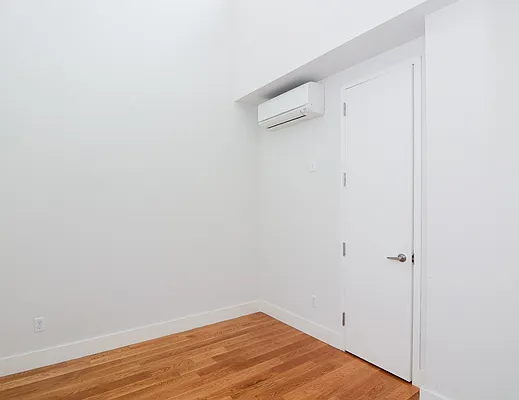 Rented by MySpaceNYC | media 17