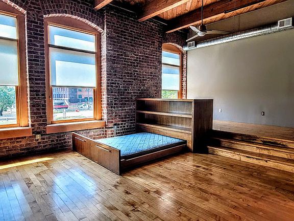 4th image of 105 S 9th St APT 402