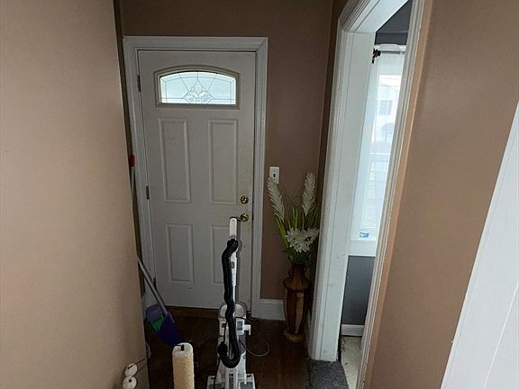 5th image of 496 Tucker St