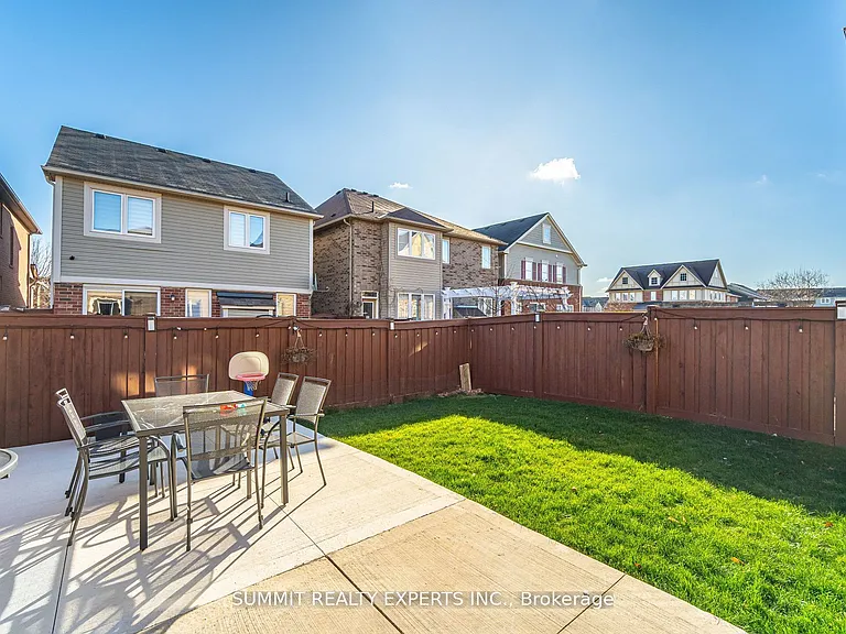 39 Donomore Dr #UPPER — Photo 32
