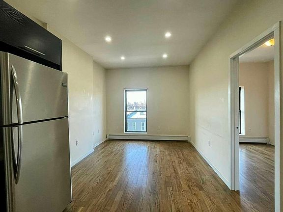 4th image of 171 Hancock St APT 10B