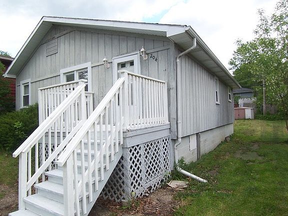2nd image of 204 Woodland Dr
