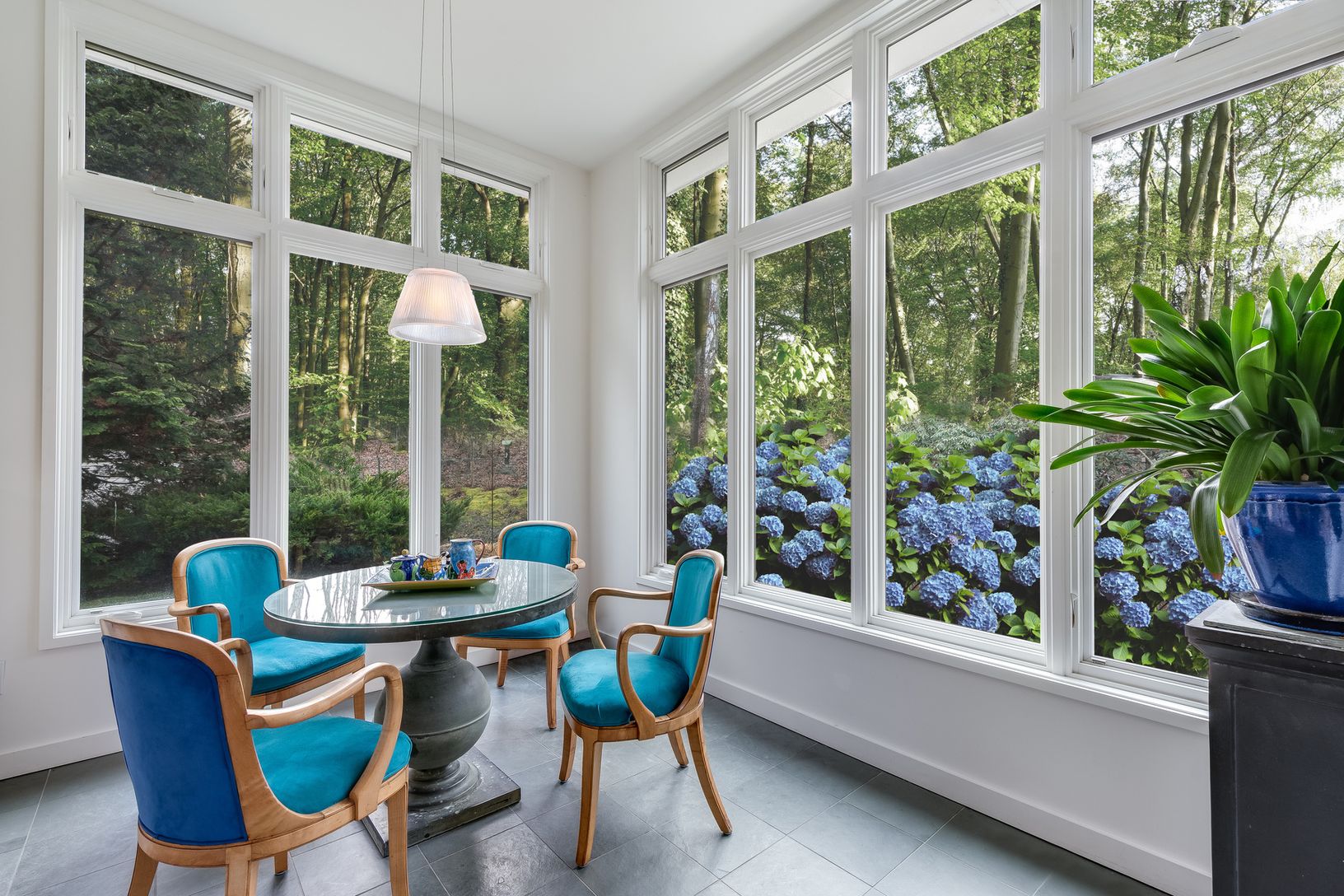 Windowed Breakfast Room