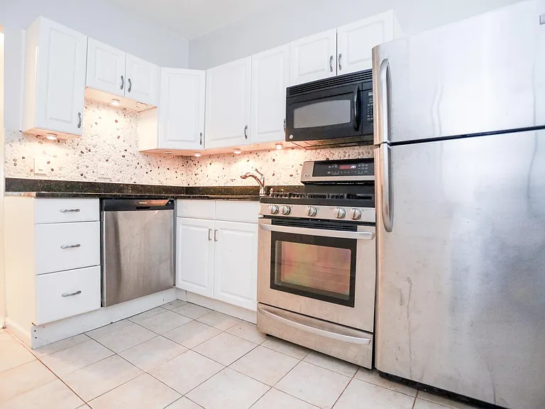 3556 N Wilton Ave #2 — Photo 1