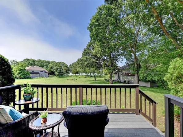 221 Seabreeze Dr, North Kingstown, RI 02852