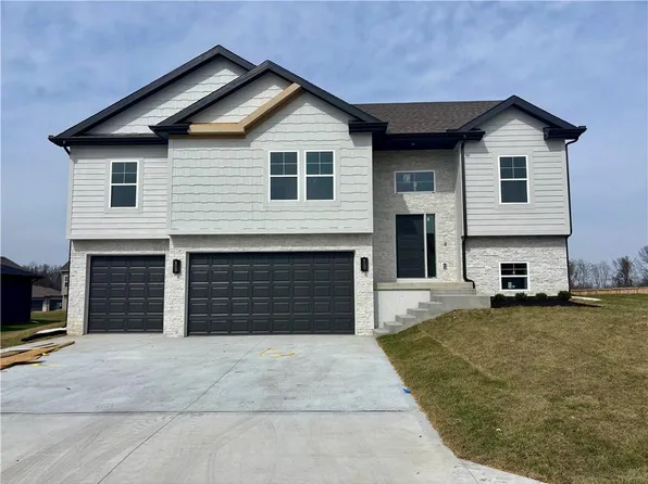 1202 NW 4th St, Oak Grove, MO 64075