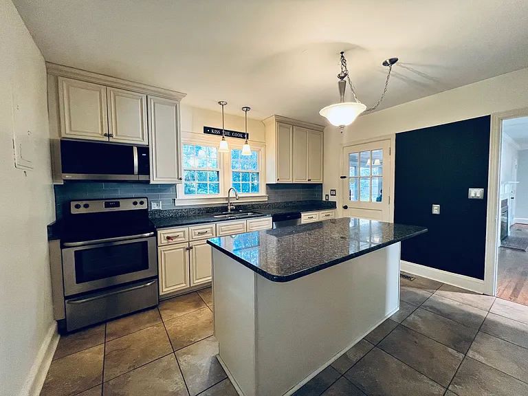 300 Pinecrest Dr — Photo 19