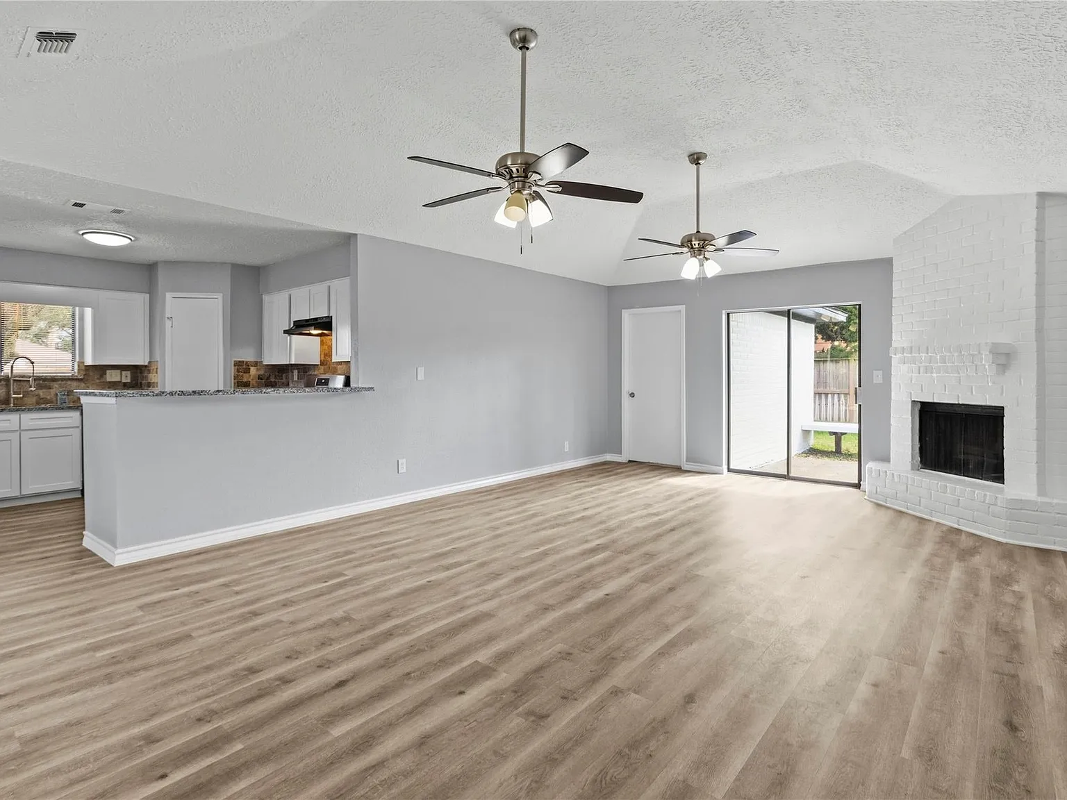 4 bed, 1673 sqft, $2,200 — Photo 4