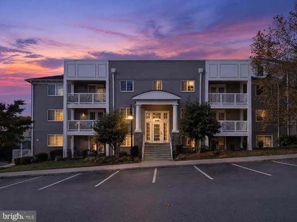 4149 S Four Mile Run Dr Unit 403, Arlington, VA 22204