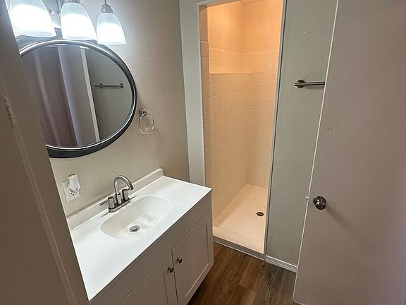 5th image of 316 W 9th St