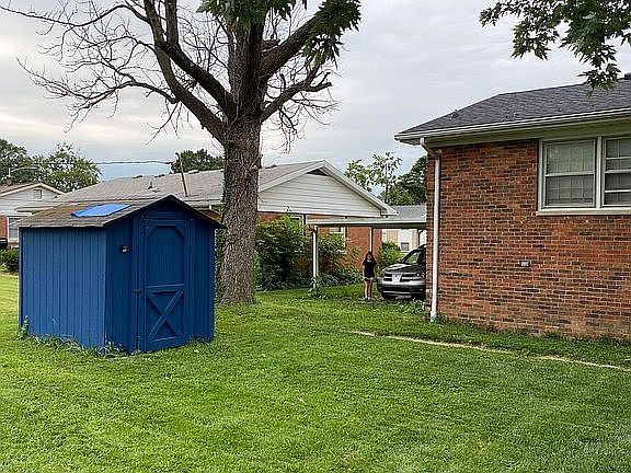 5th image of 921 E Olmstead Ave