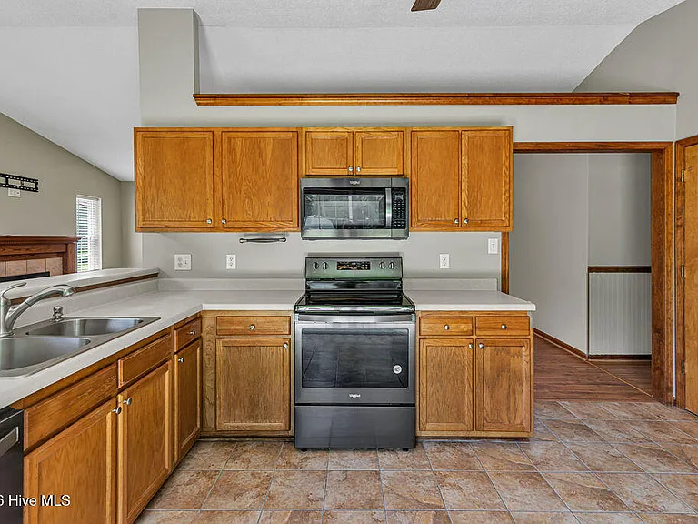 304 Gaston Ct — Photo 11
