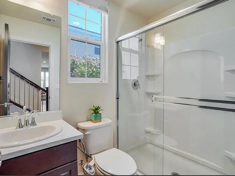 2612 Admiral Cir — Photo 3