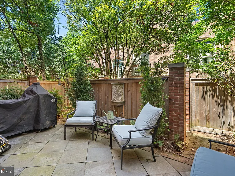 1532 Hampton Hill Cir — Photo 40