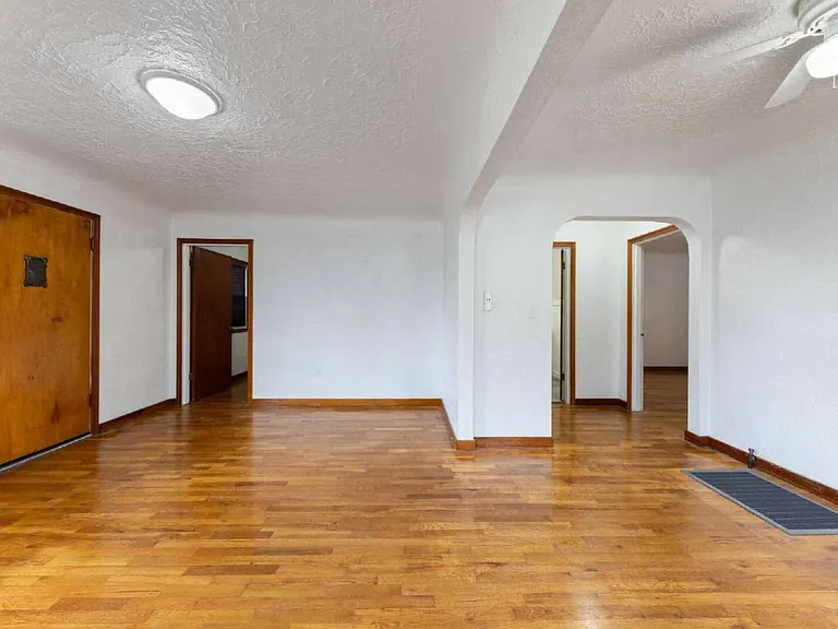 762 SW Levens St — Photo 5