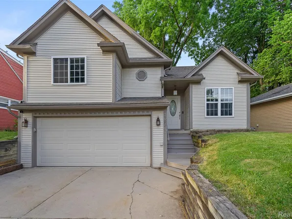3850 Faber Ter, Waterford, MI 48328