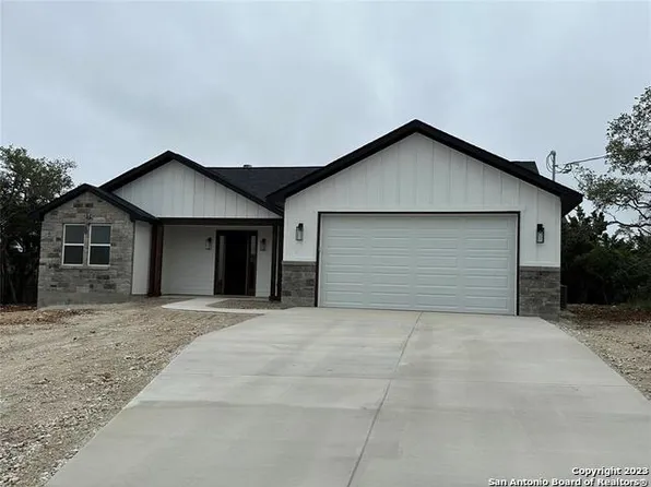 1260 YAUPON DR, Fischer, TX 78623