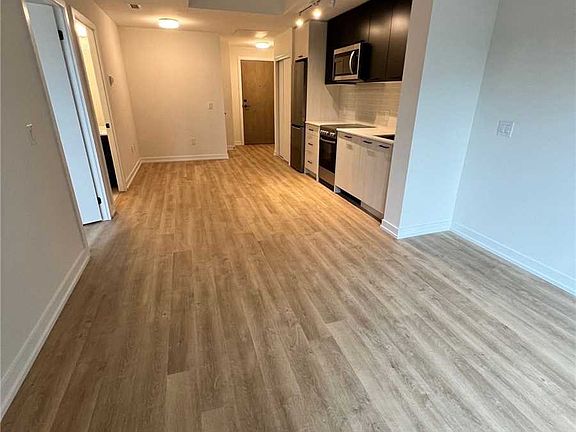 4th image of 2300 Saint Clair Ave W #510