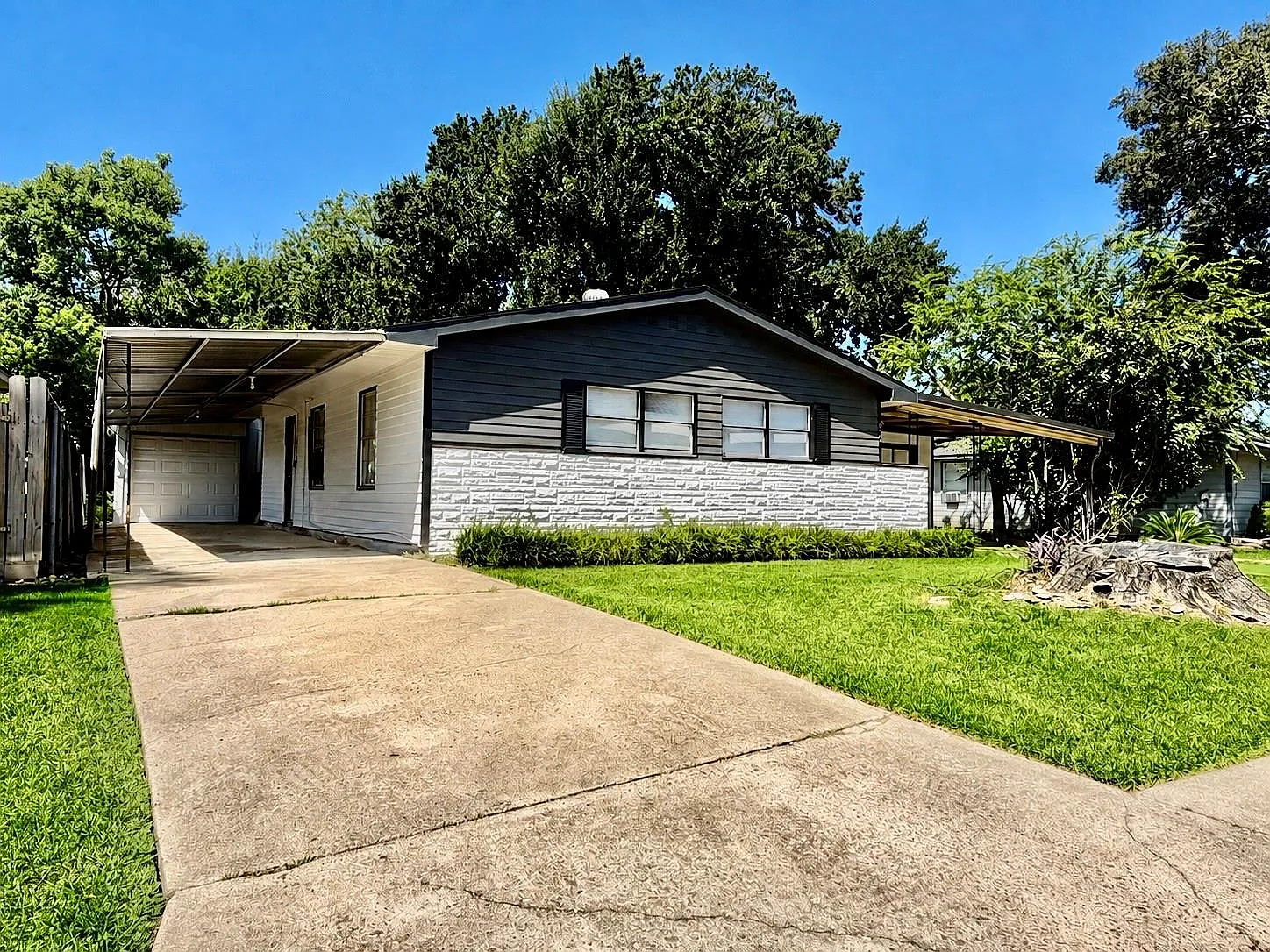 4 bed, 1.0 bath, 1166 sqft, $1,700 — Photo 2