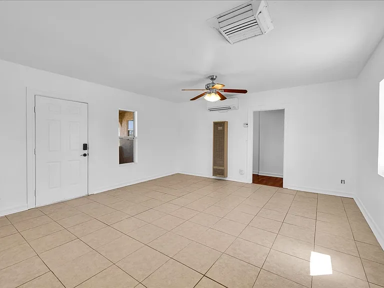4611 Oasis Ave — Photo 15