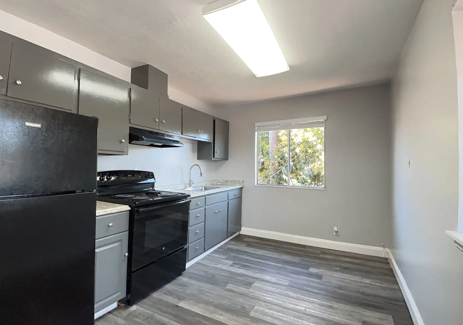2 bed, 850 sqft, $2,200 — Photo 2