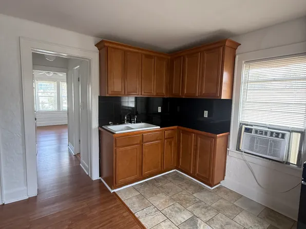 919 N Grandview Ave APT 4, Daytona Beach, FL 32118