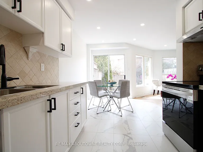 1114 Lindsay Dr — Photo 15