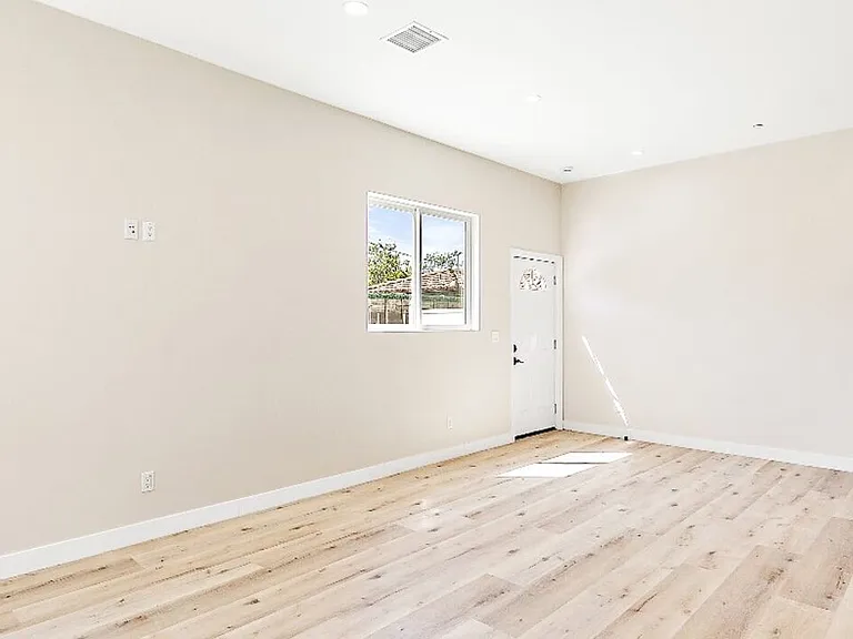 Moorpark St — Photo 19