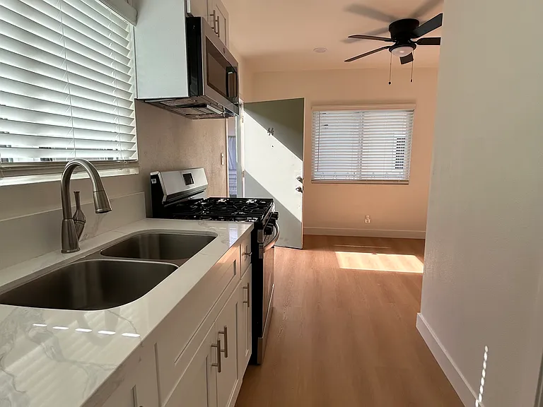 Torrance 44 — Photo 1