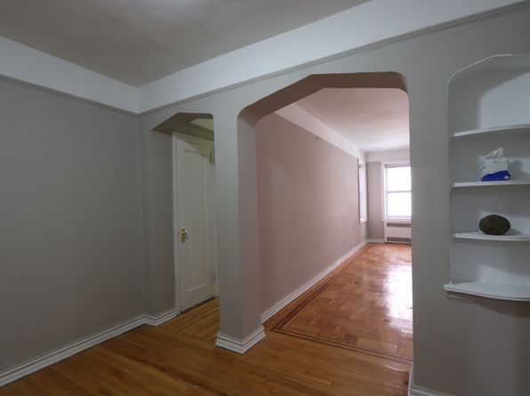 820 E 10th St APT 4C