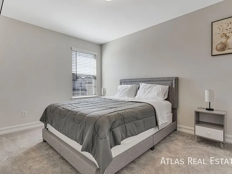 741 Creekwater Ln — Photo 14