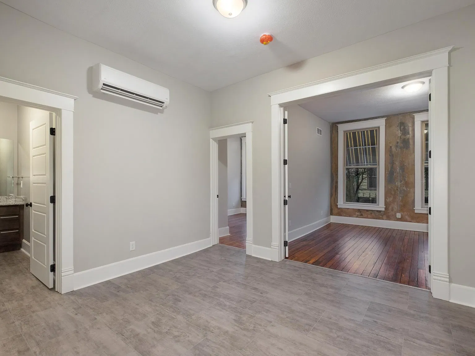 2 bed, 702 sqft, $1,215 — Photo 3