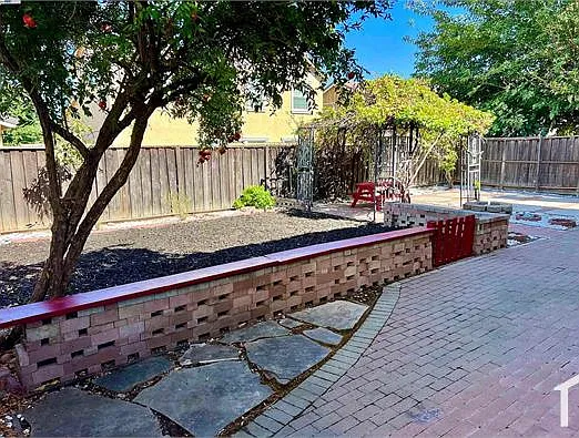 821 Tulare Dr — Photo 31