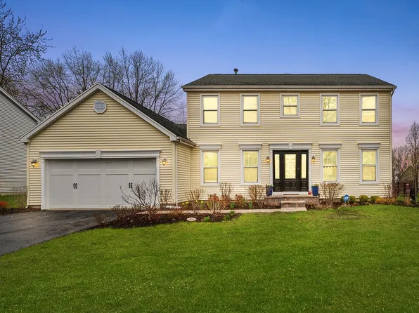 1388 Candlewood Dr, Crystal Lake, IL 60014