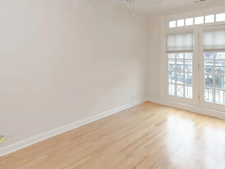 Remodeled Wrigleyville Apts! — Photo 4