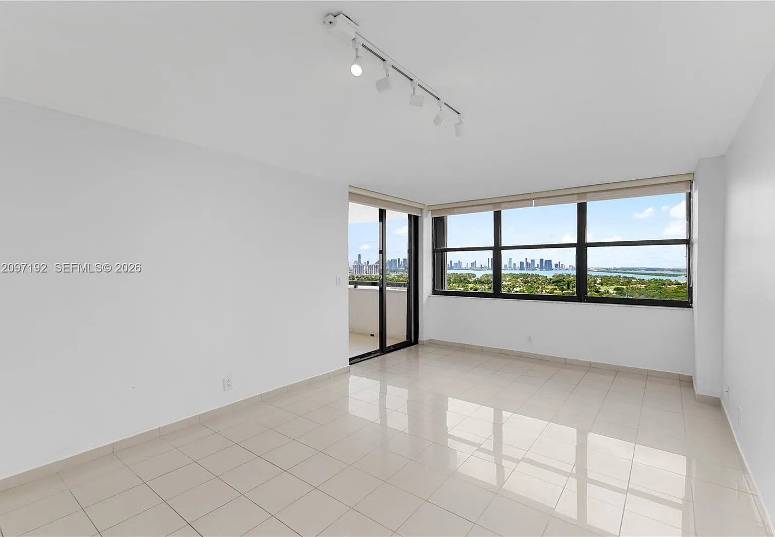 Club Atlantis Condo — Photo 4