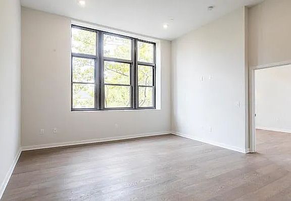 Living room view (unfurnished)