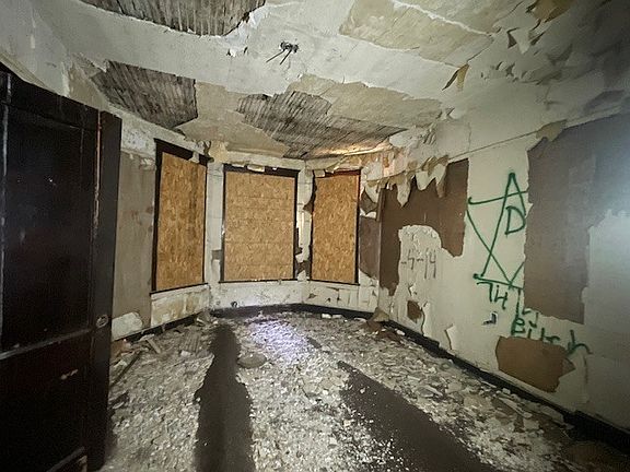 4th image of 6606 S Carpenter St