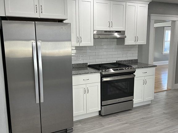2nd image of 119 Safford St #1