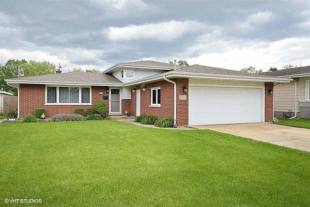 18523 Christina Dr photo 1