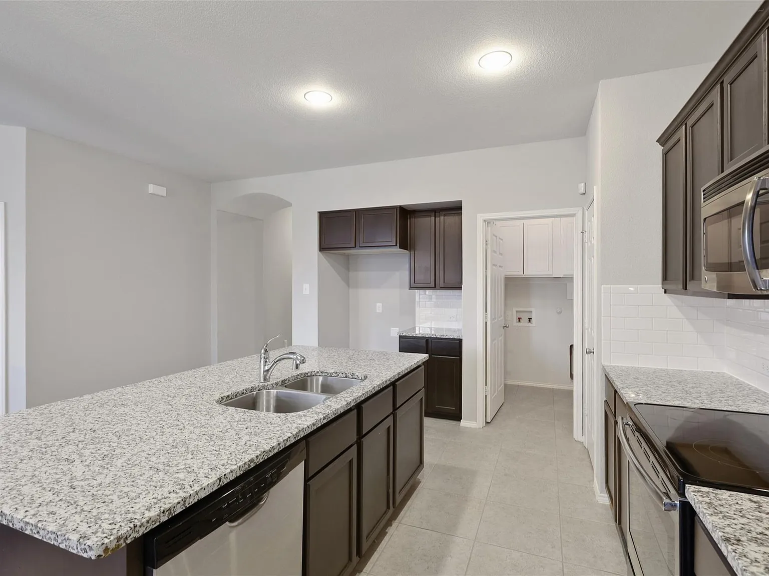 3 bed, 1859 sqft, $2,200 — Photo 4