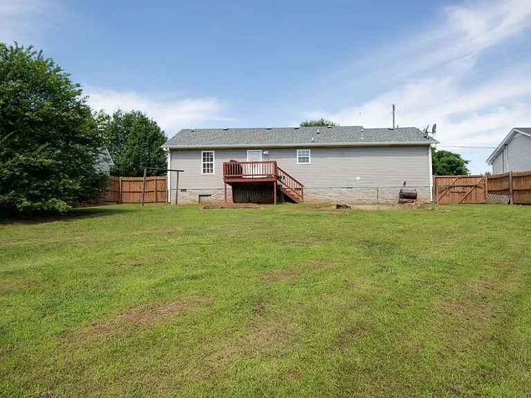 1175 Gardendale Dr — Photo 10