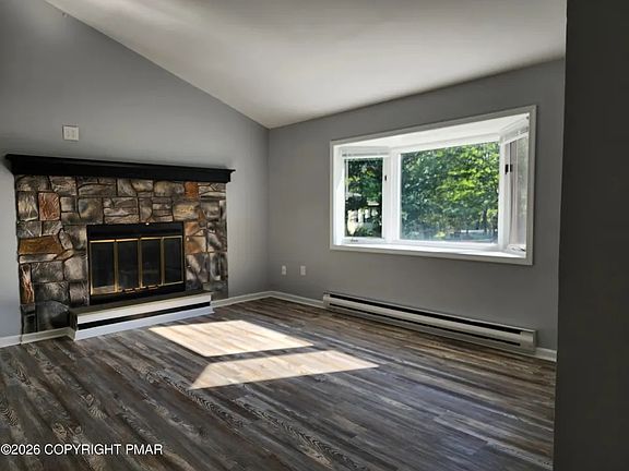 2nd image of 15 Pointe St #2