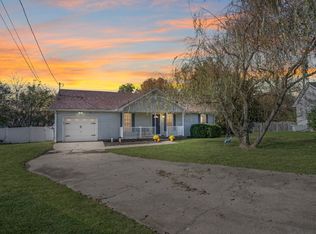 186 Oak Tree Dr, Oak Grove, KY 42262