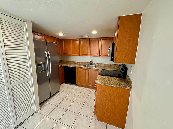 3rd image of 8028 SW 17th Place