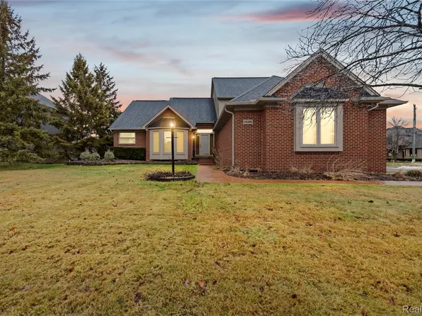 55206 Leonard Ct, Shelby Township, MI 48316