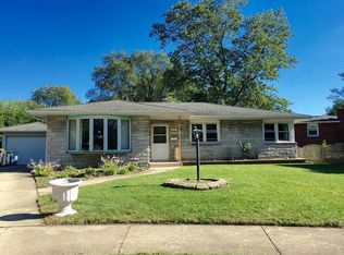 17537 Maple Dr, Lansing, IL 60438